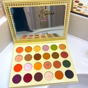 Ace Beaute Floral Vintage Eyeshadow Palette